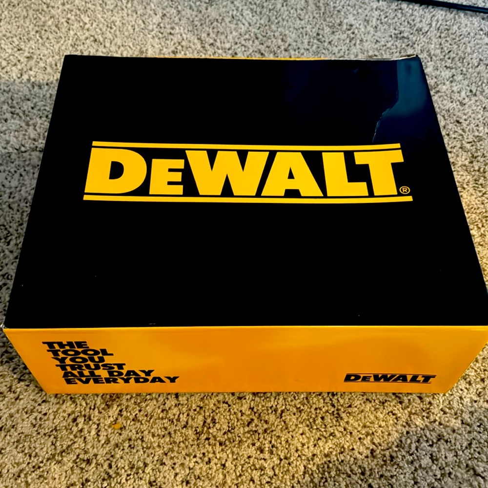 New, never worn DeWalt steel toe work boots. Non smoking home.